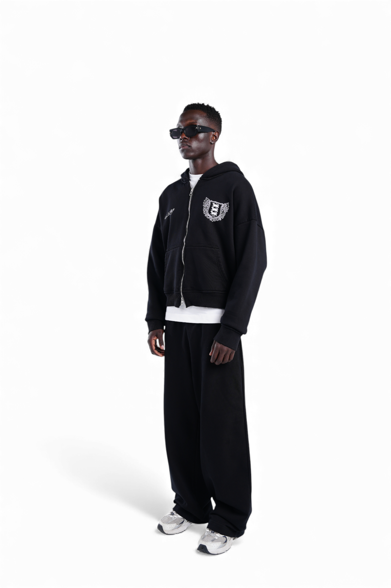 Crest zip-up hoodie black